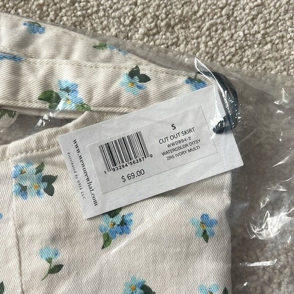 0307 - WEWOREWHAT Cut-Out Mini Skirt Watercolor Ditsy Small - Picture 7 of 7